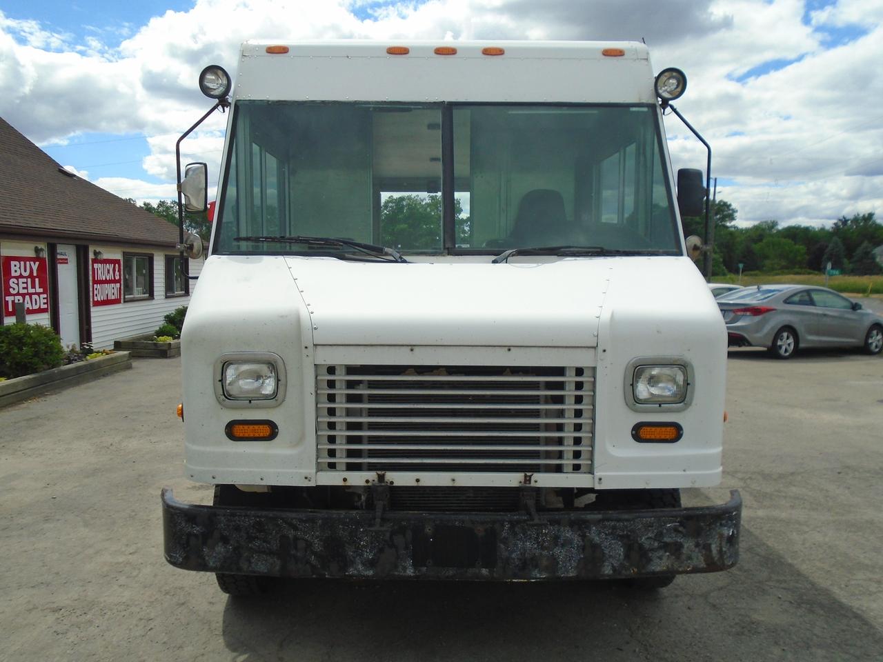 2006 Chevrolet Workhorse W42 16 FT Tailgate Stepvan Photo