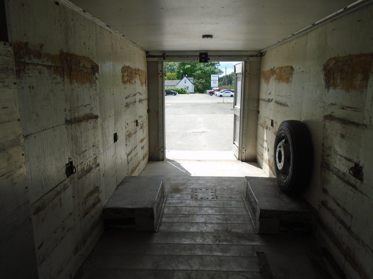 2006 Chevrolet Workhorse W42 16 FT Tailgate Stepvan Photo