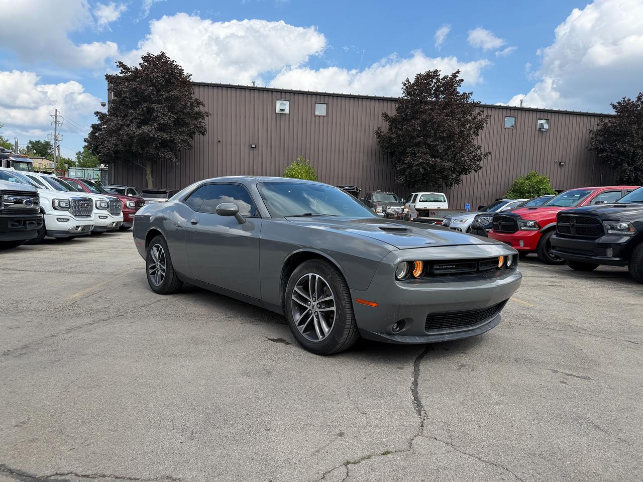 2019 Dodge Challenger SXT AWD Photo2