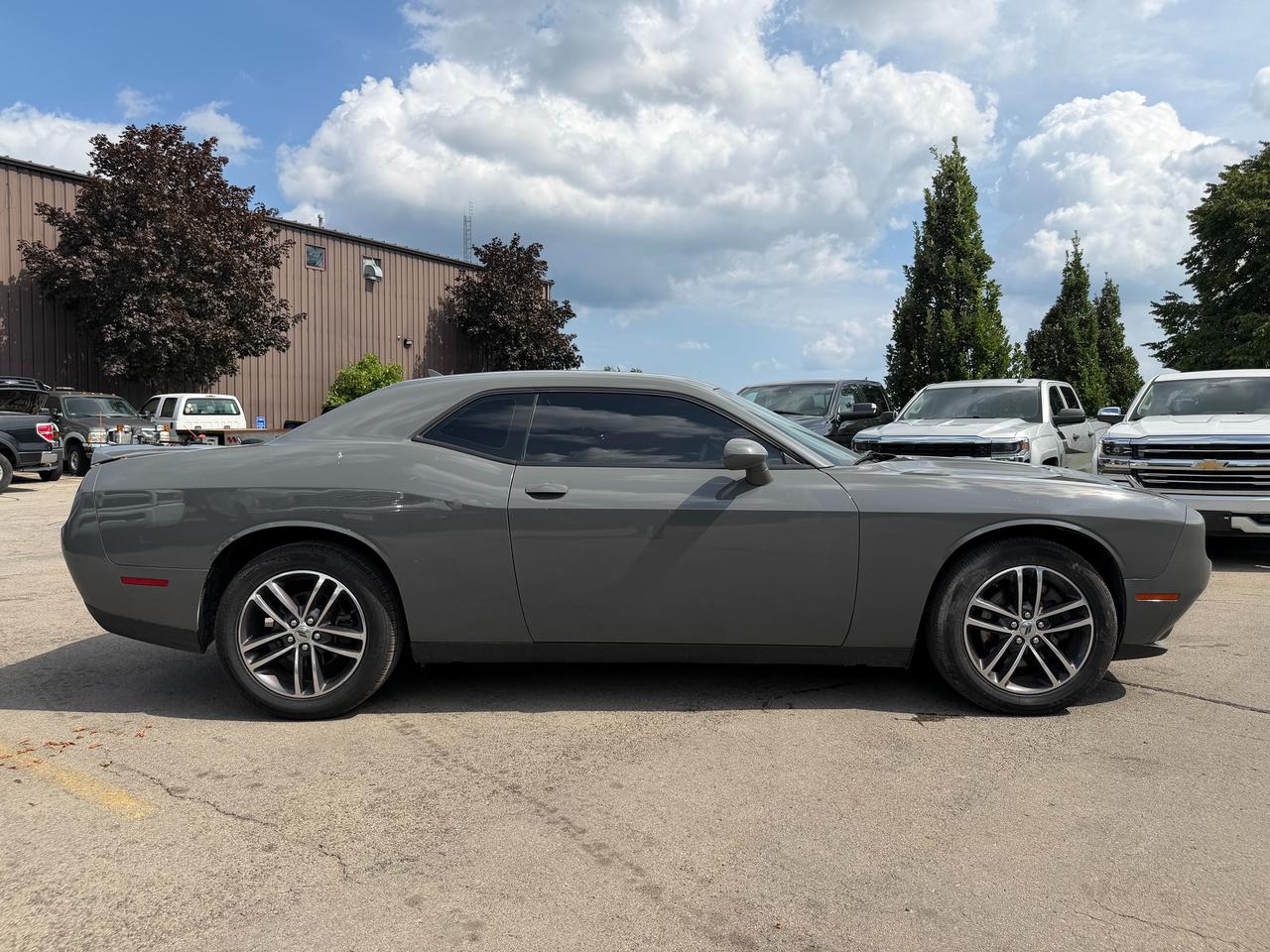 2019 Dodge Challenger SXT AWD Photo3