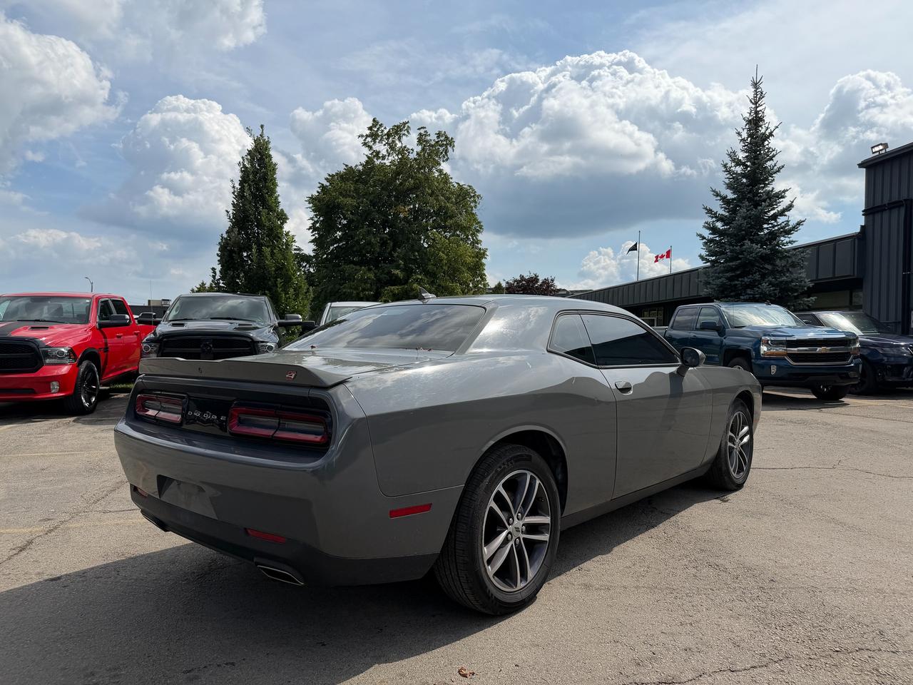 2019 Dodge Challenger SXT AWD Photo4