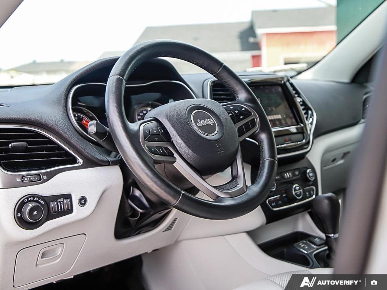 2019 Jeep Cherokee Limited FWD, REMOTE START, R/V CAM, PWR T/GATE Photo