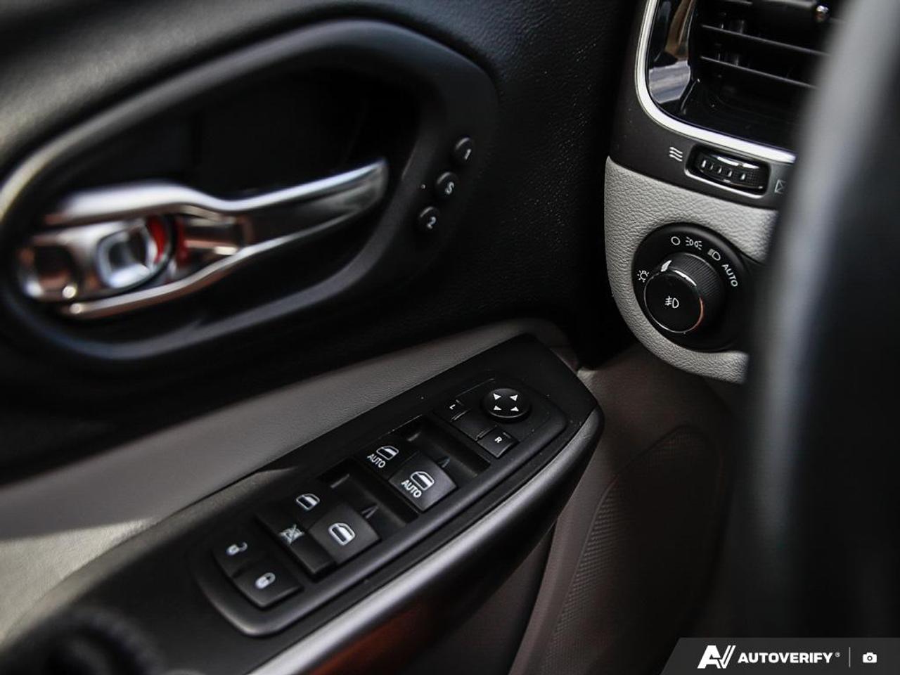 2019 Jeep Cherokee Limited FWD, REMOTE START, R/V CAM, PWR T/GATE Photo