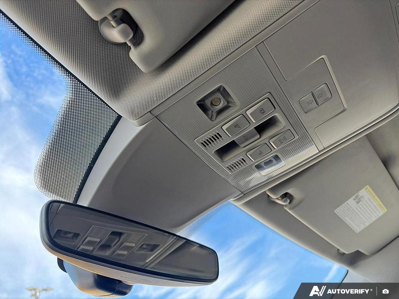 2024 Volkswagen Tiguan Comfortline PANORAMIC POWER SUNROOF Photo