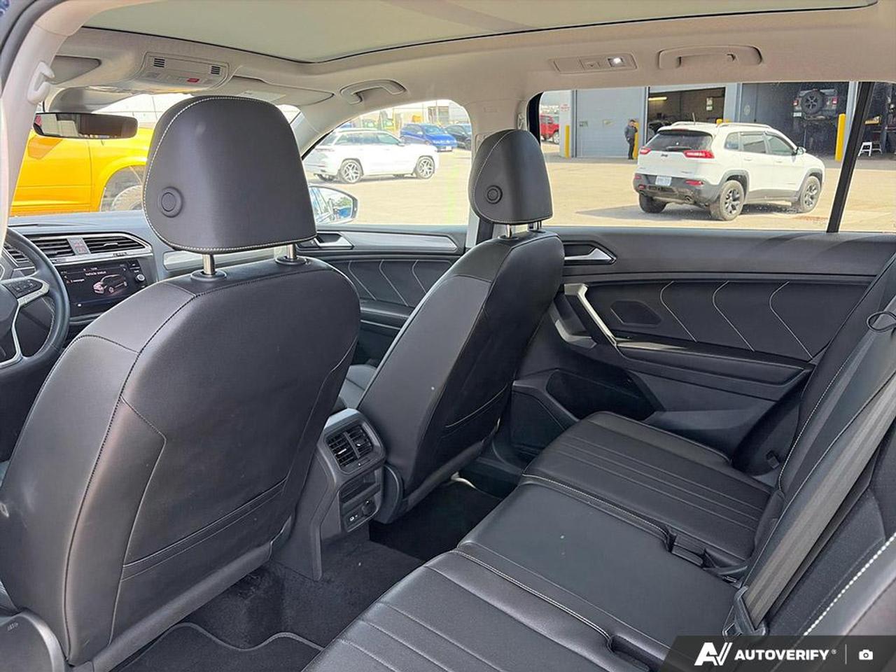 2024 Volkswagen Tiguan Comfortline PANORAMIC POWER SUNROOF Photo