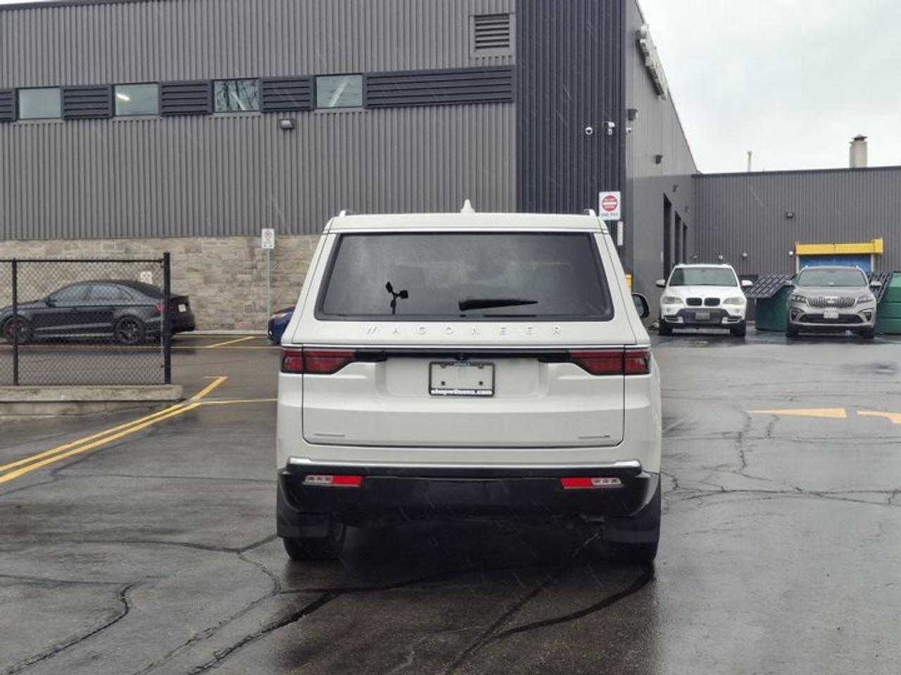 2022 Jeep Wagoneer Series II 4x4 | Leather | Premium Group | Heated + Cooled Seats | BSM | Remote Start | and More ! Photo