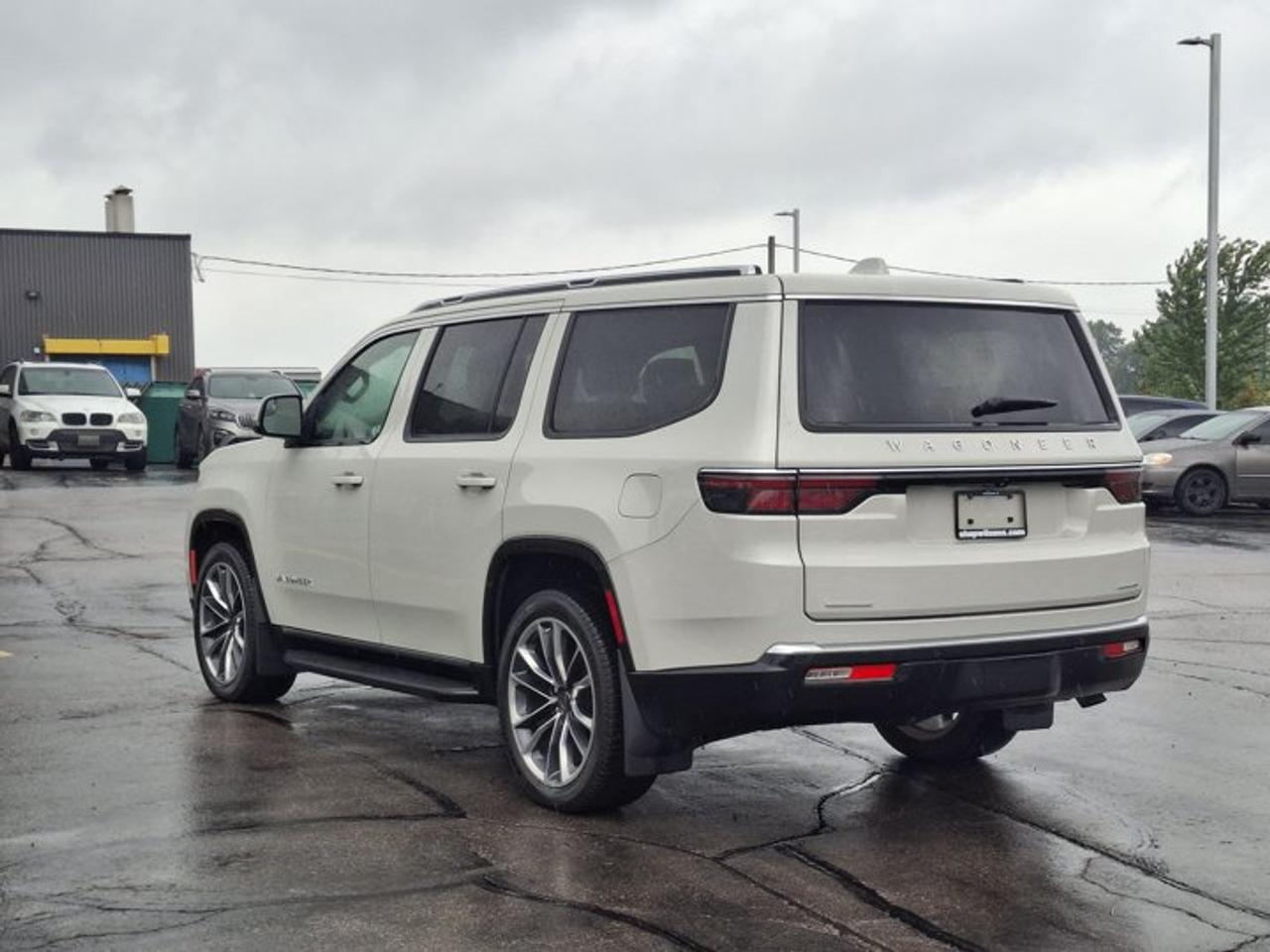 2022 Jeep Wagoneer Series II 4x4 | Leather | Premium Group | Heated + Cooled Seats | BSM | Remote Start | and More ! Photo