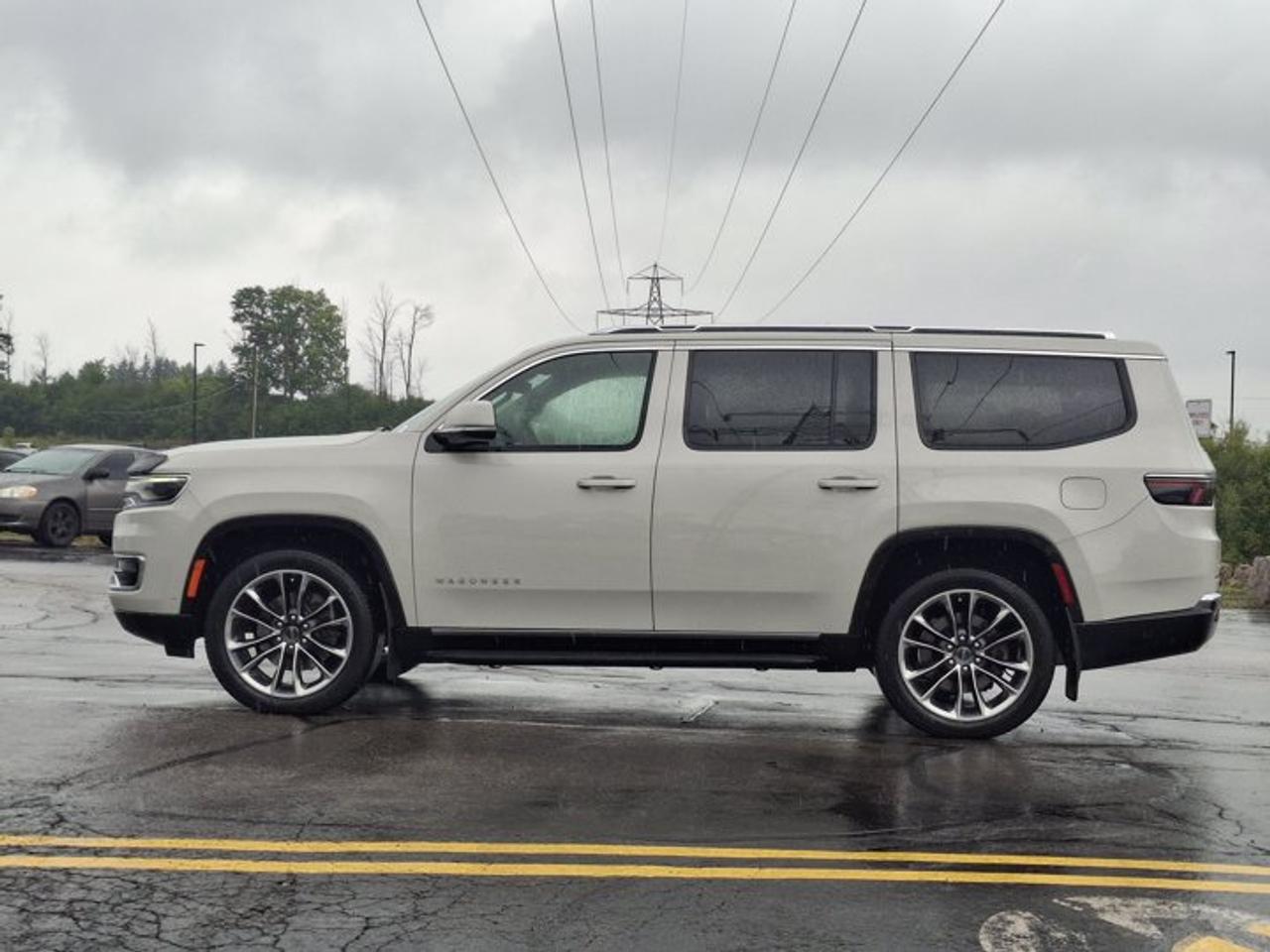 2022 Jeep Wagoneer Series II 4x4 | Leather | Premium Group | Heated + Cooled Seats | BSM | Remote Start | and More ! Photo