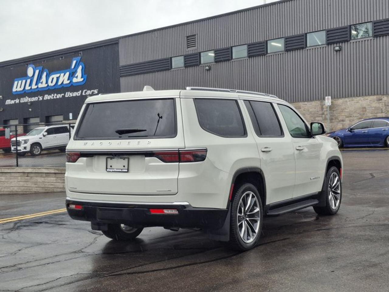 2022 Jeep Wagoneer Series II 4x4 | Leather | Premium Group | Heated + Cooled Seats | BSM | Remote Start | and More ! Photo