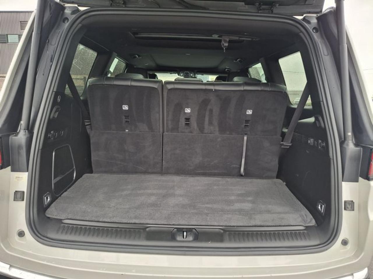 2022 Jeep Wagoneer Series II 4x4 | Leather | Premium Group | Heated + Cooled Seats | BSM | Remote Start | and More ! Photo