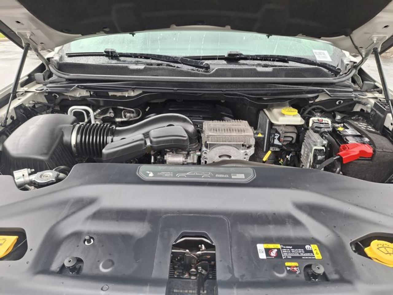 2022 Jeep Wagoneer Series II 4x4 | Leather | Premium Group | Heated + Cooled Seats | BSM | Remote Start | and More ! Photo