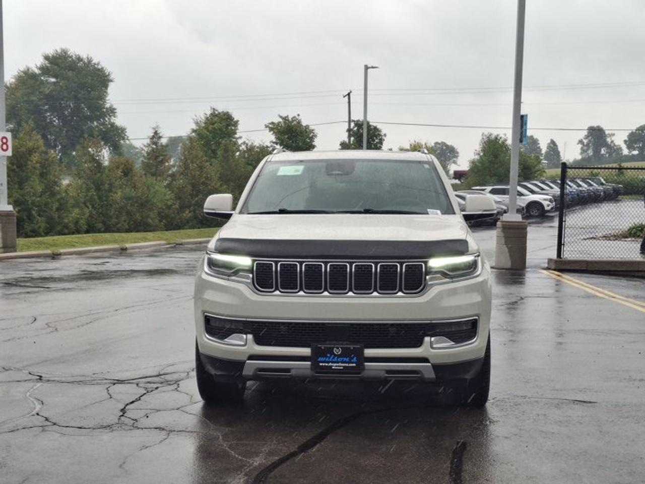 2022 Jeep Wagoneer Series II 4x4 | Leather | Premium Group | Heated + Cooled Seats | BSM | Remote Start | and More ! Photo