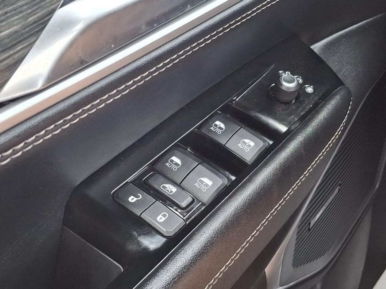 2022 Jeep Wagoneer Series II 4x4 | Leather | Premium Group | Heated + Cooled Seats | BSM | Remote Start | and More ! Photo