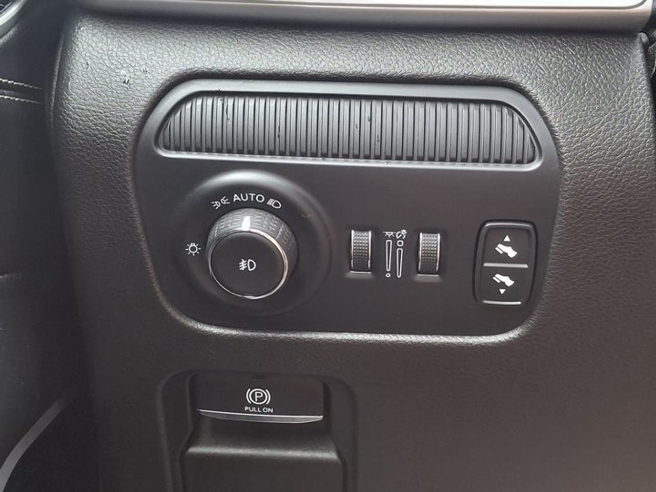 2022 Jeep Wagoneer Series II 4x4 | Leather | Premium Group | Heated + Cooled Seats | BSM | Remote Start | and More ! Photo