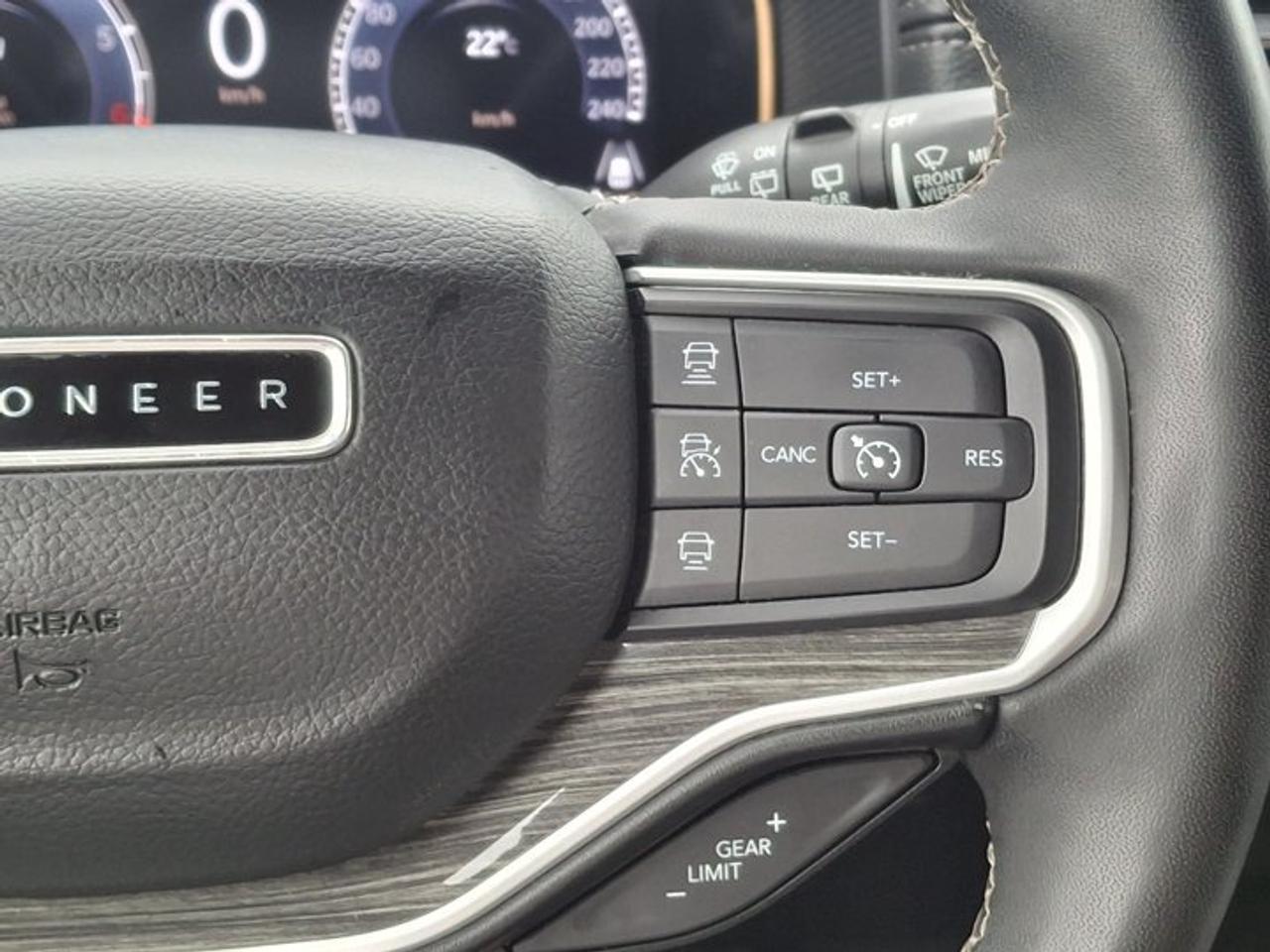 2022 Jeep Wagoneer Series II 4x4 | Leather | Premium Group | Heated + Cooled Seats | BSM | Remote Start | and More ! Photo
