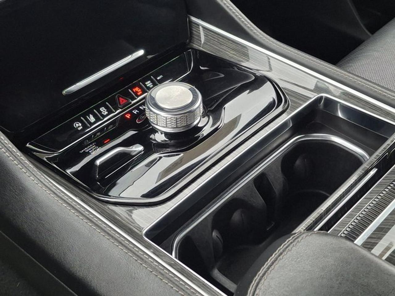 2022 Jeep Wagoneer Series II 4x4 | Leather | Premium Group | Heated + Cooled Seats | BSM | Remote Start | and More ! Photo
