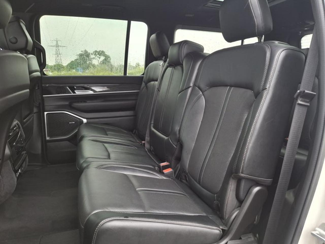 2022 Jeep Wagoneer Series II 4x4 | Leather | Premium Group | Heated + Cooled Seats | BSM | Remote Start | and More ! Photo