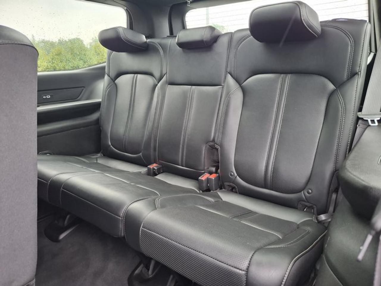 2022 Jeep Wagoneer Series II 4x4 | Leather | Premium Group | Heated + Cooled Seats | BSM | Remote Start | and More ! Photo
