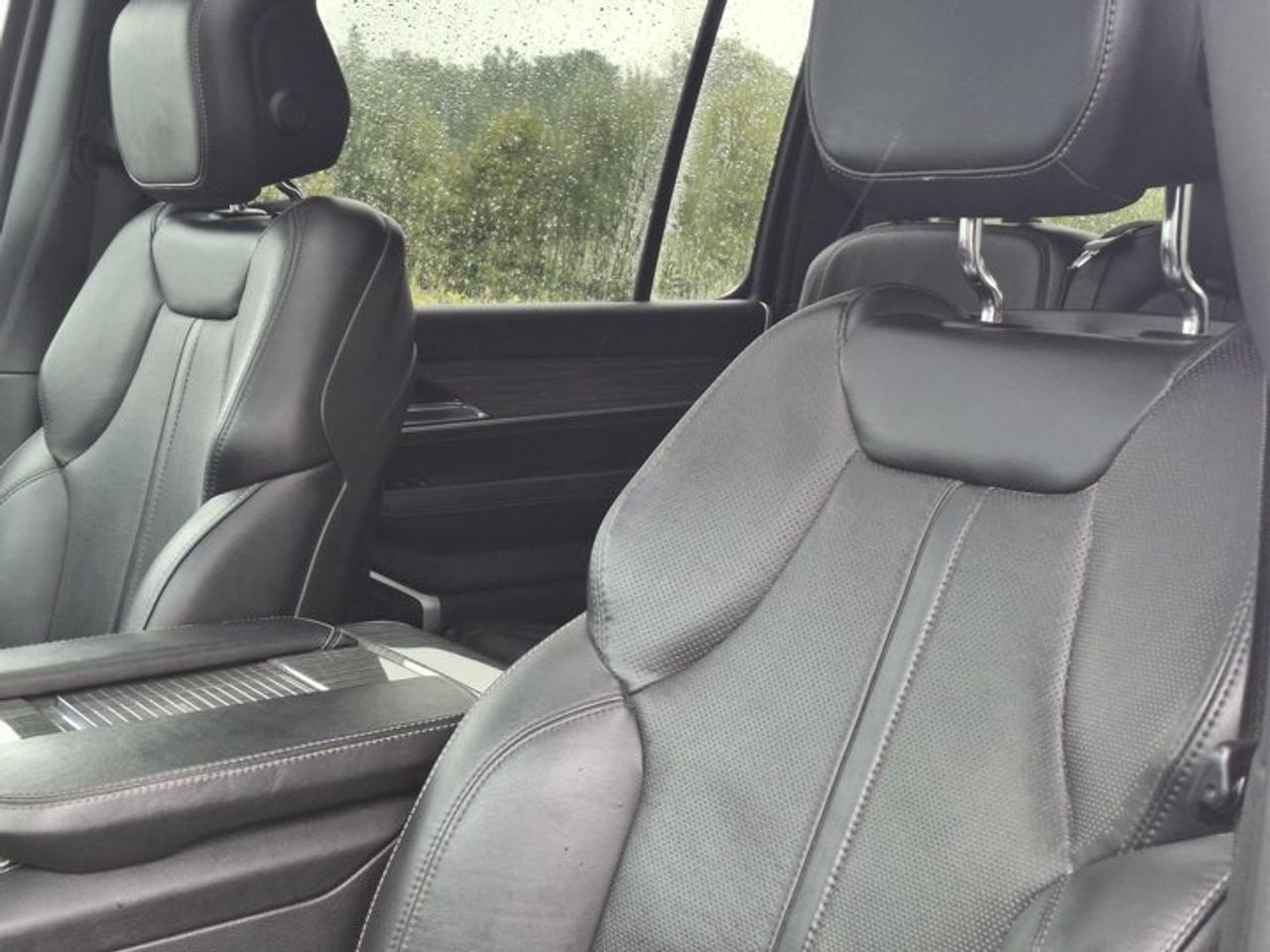 2022 Jeep Wagoneer Series II 4x4 | Leather | Premium Group | Heated + Cooled Seats | BSM | Remote Start | and More ! Photo
