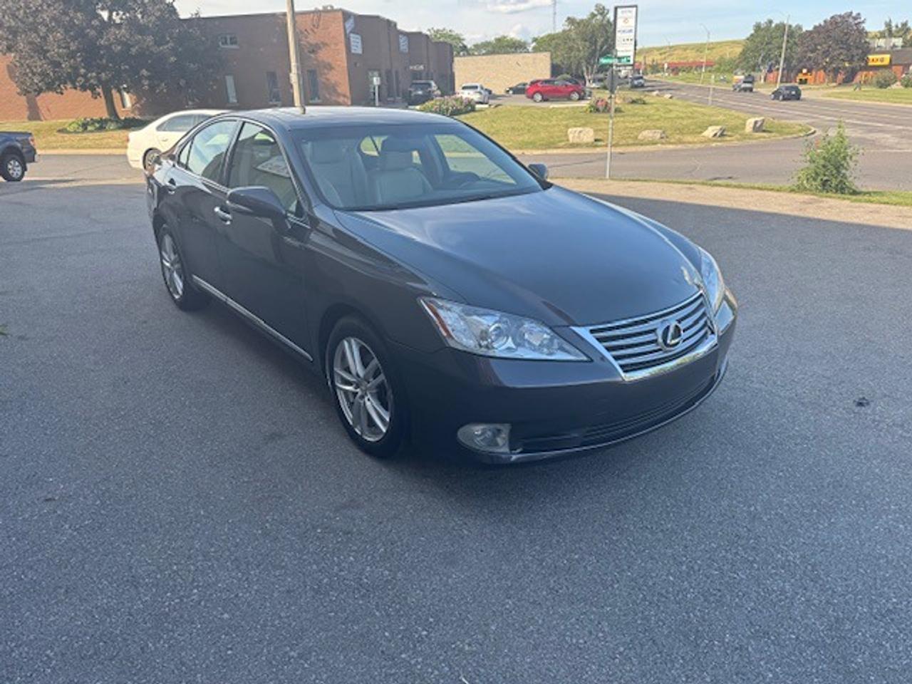 2010 Lexus ES 350 4dr Sdn Photo