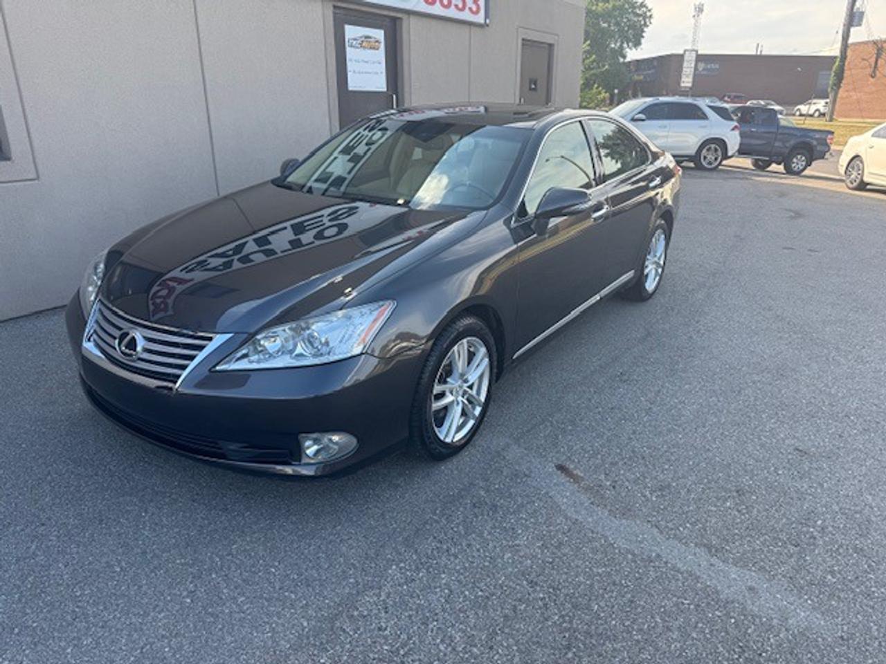 2010 Lexus ES 350 4dr Sdn Photo