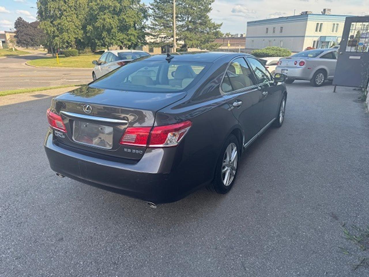 2010 Lexus ES 350 4dr Sdn Photo