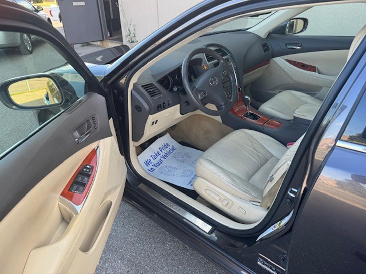 2010 Lexus ES 350 4dr Sdn Photo