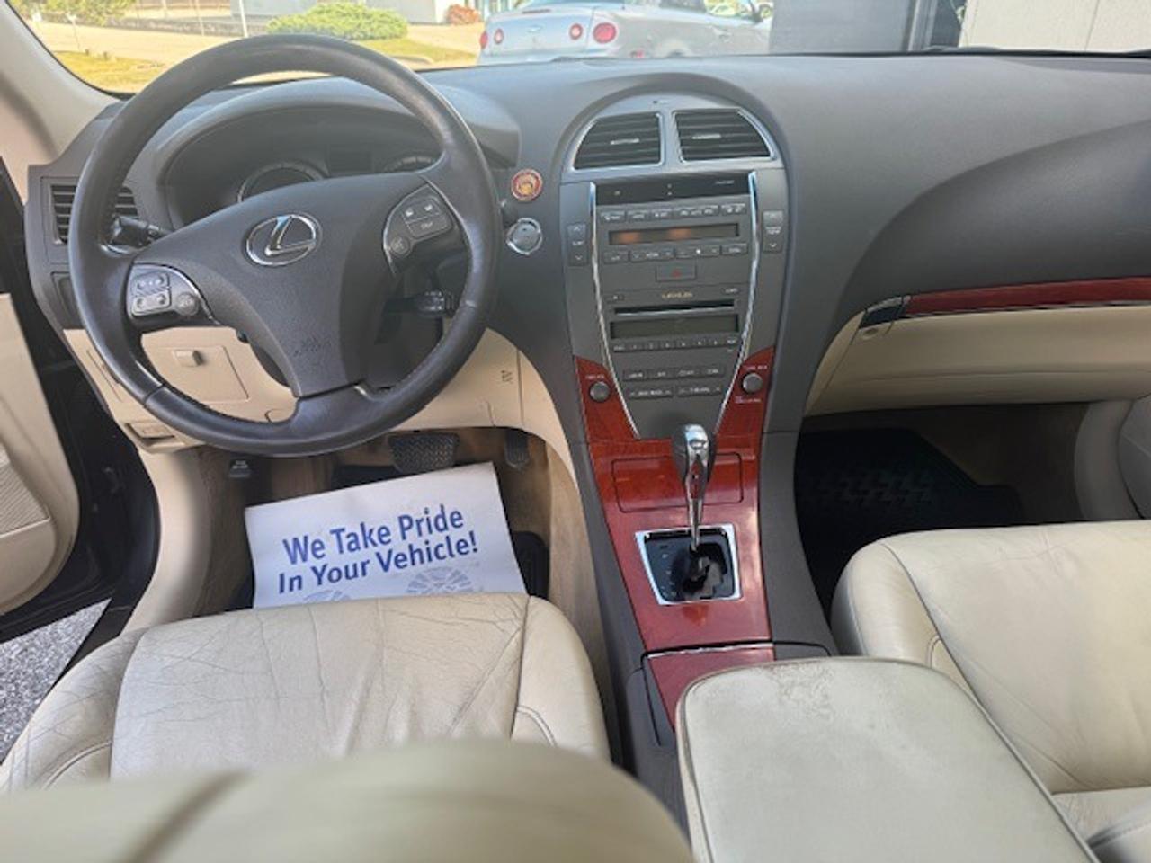 2010 Lexus ES 350 4dr Sdn Photo