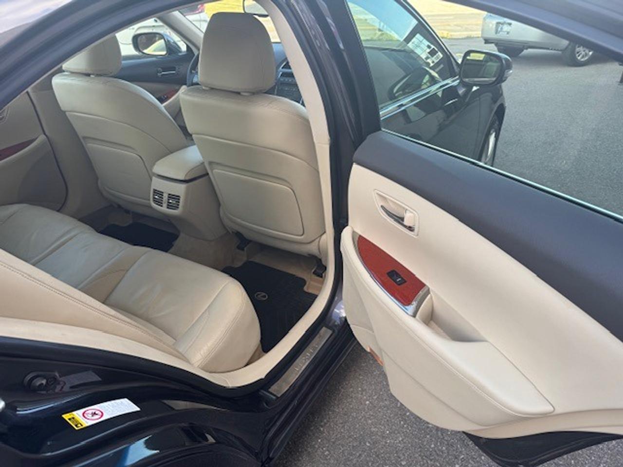 2010 Lexus ES 350 4dr Sdn Photo