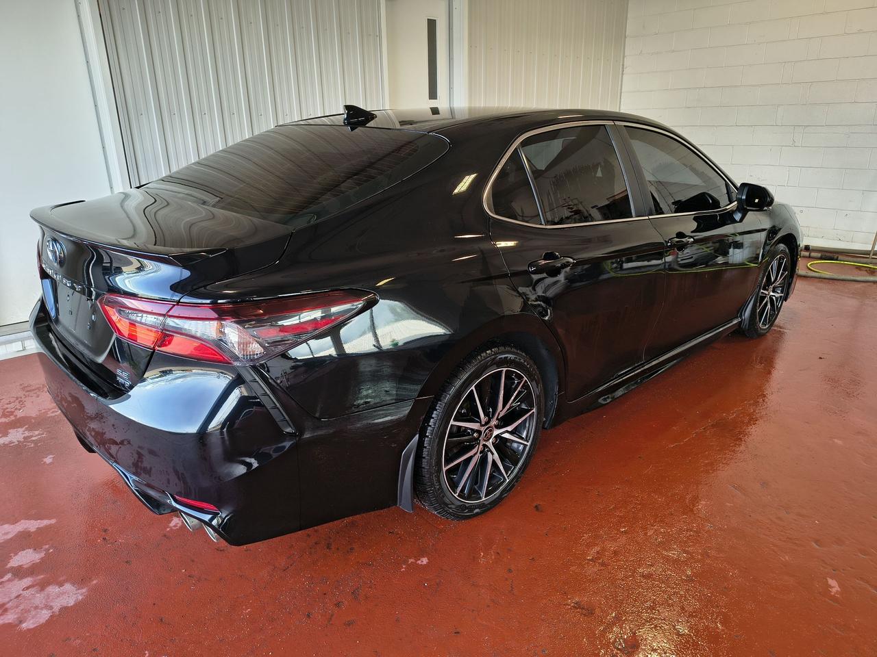 2021 Toyota Camry SE Photo0