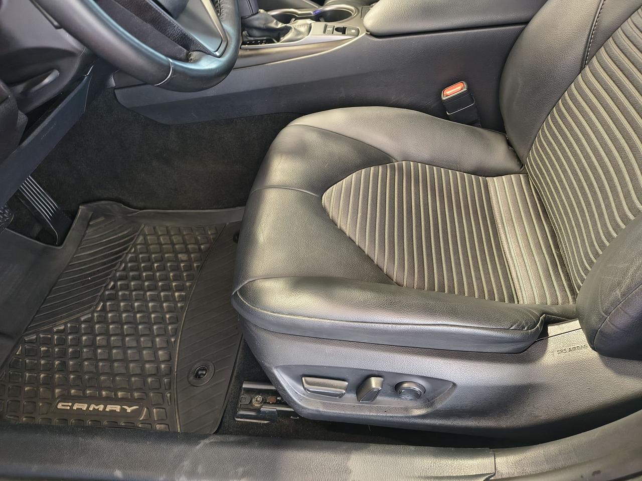 2021 Toyota Camry SE Photo