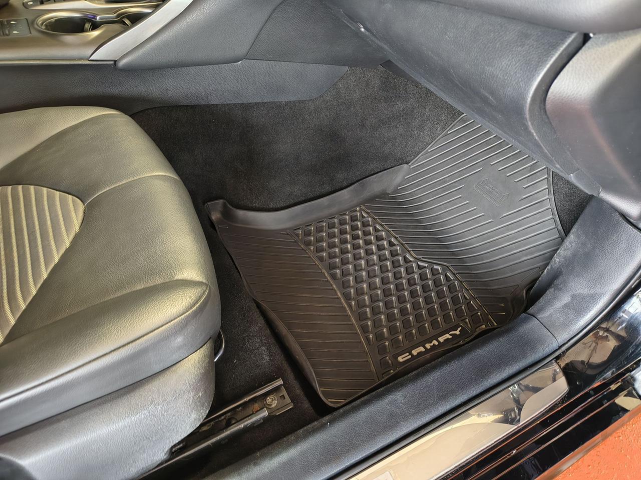 2021 Toyota Camry SE Photo0