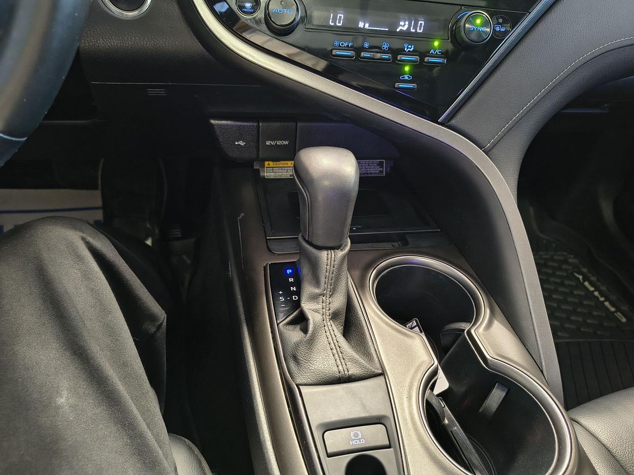 2021 Toyota Camry SE Photo0