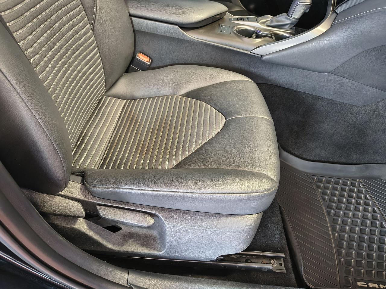 2021 Toyota Camry SE Photo