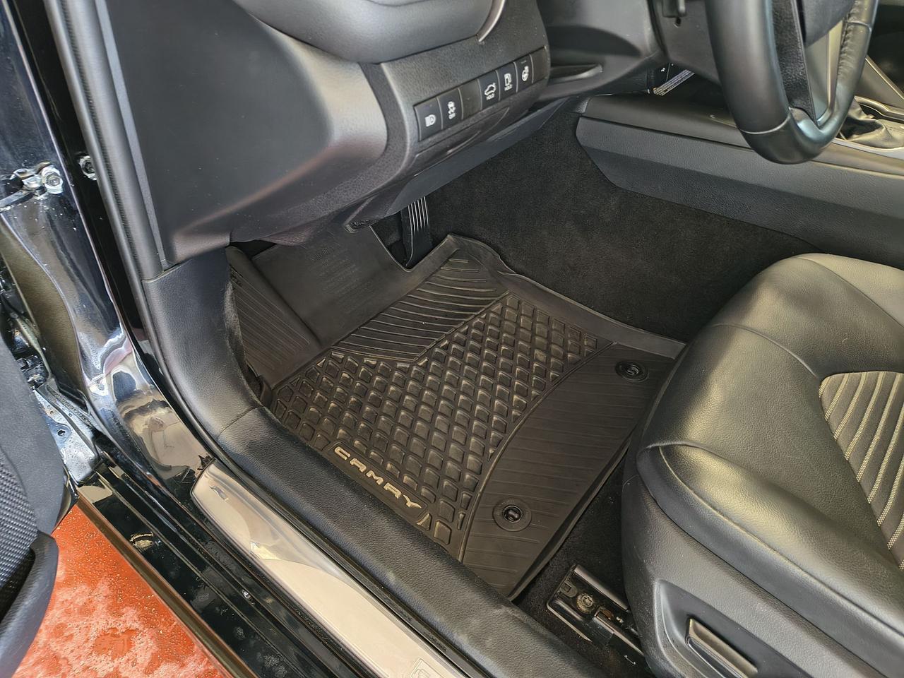 2021 Toyota Camry SE Photo0
