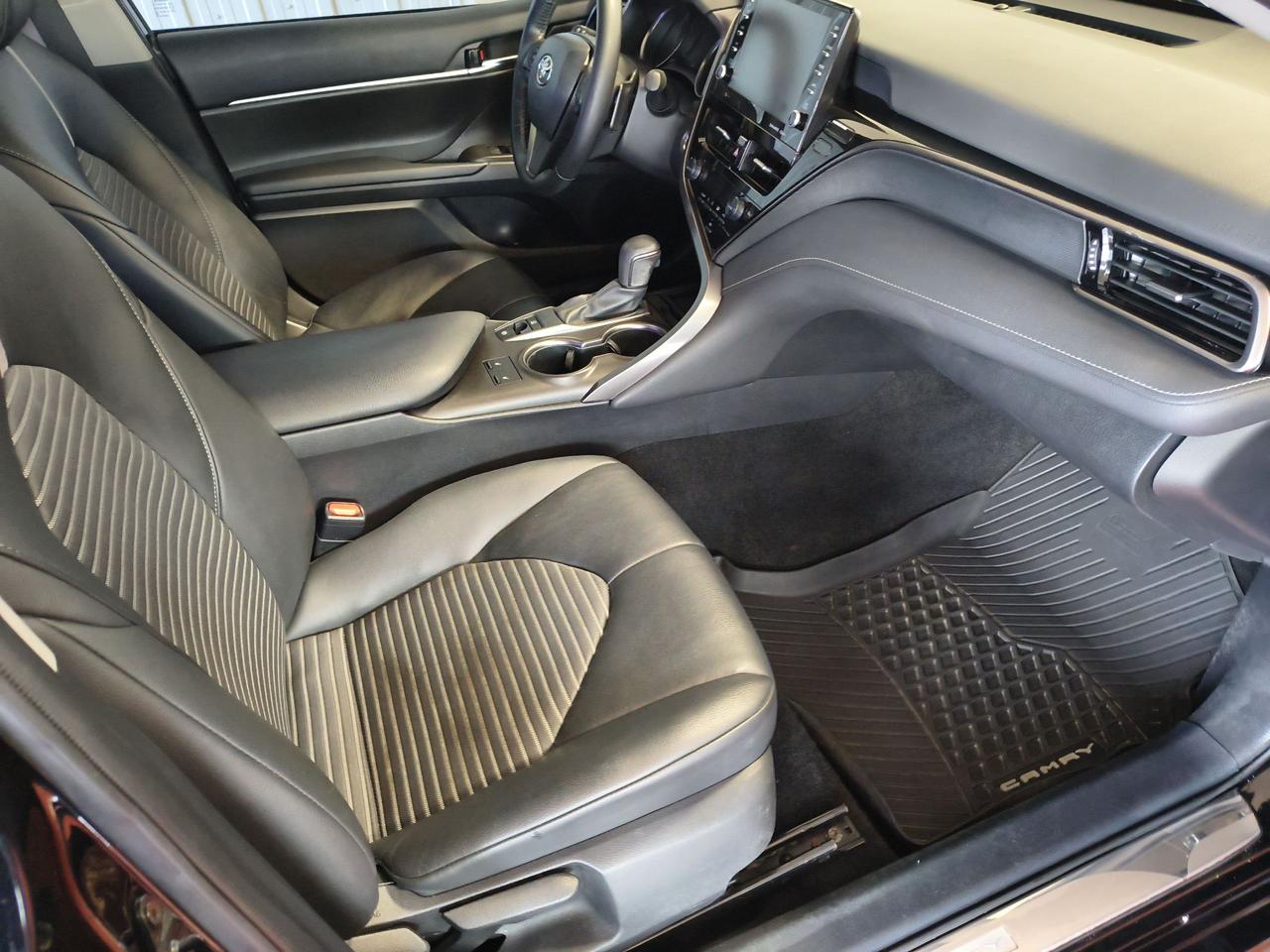 2021 Toyota Camry SE Photo0