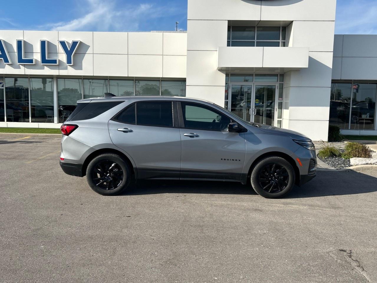 2023 Chevrolet Equinox AWD LS Photo1