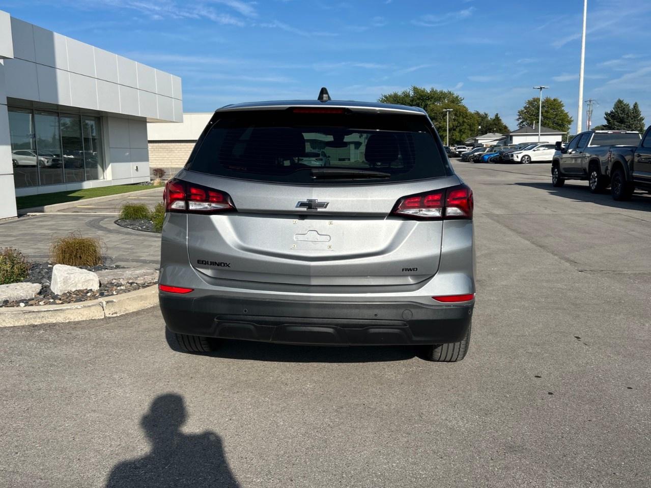 2023 Chevrolet Equinox AWD LS Photo3