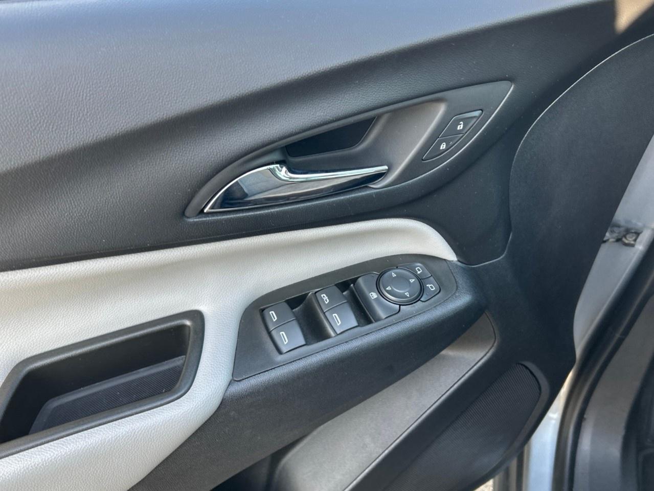 2023 Chevrolet Equinox AWD LS Photo