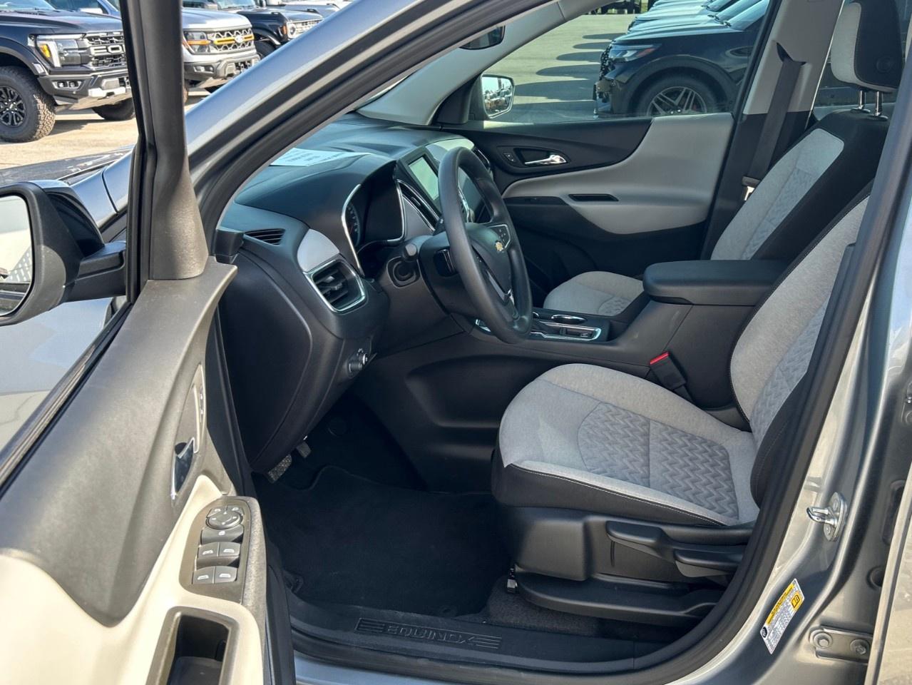 2023 Chevrolet Equinox AWD LS Photo