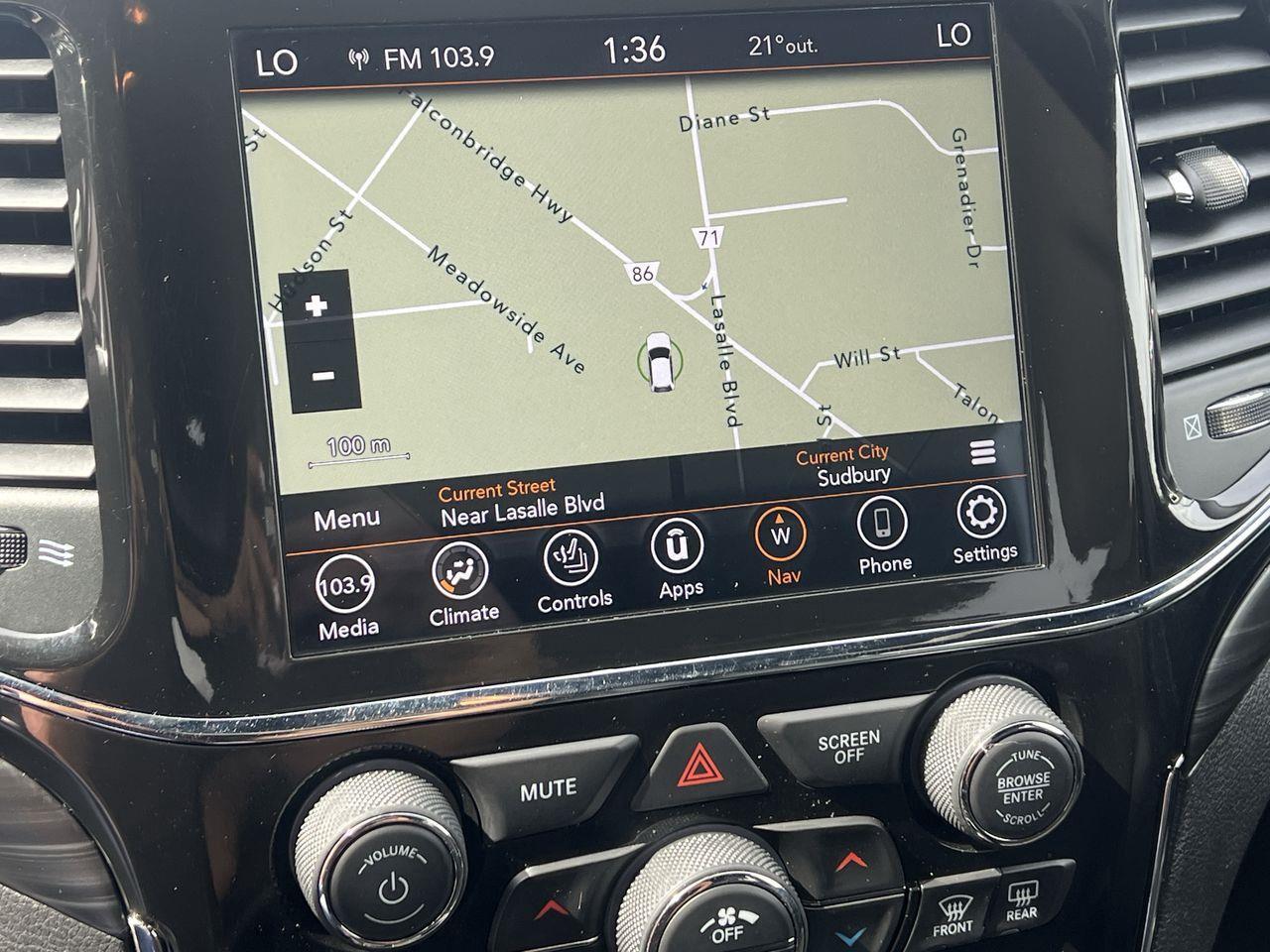2021 Jeep Grand Cherokee Laredo 4x4, SIRIUS XM, NAV, REVERSE CAM, HEATED STEERING WHEEL, HEATED SEATS!! Photo