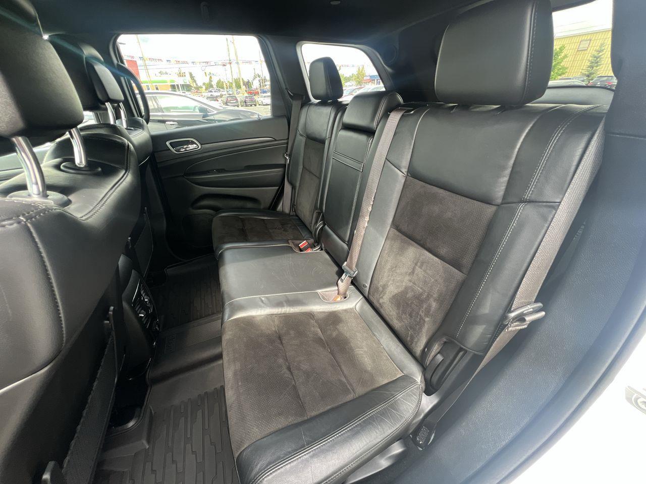 2021 Jeep Grand Cherokee Laredo 4x4, SIRIUS XM, NAV, REVERSE CAM, HEATED STEERING WHEEL, HEATED SEATS!! Photo