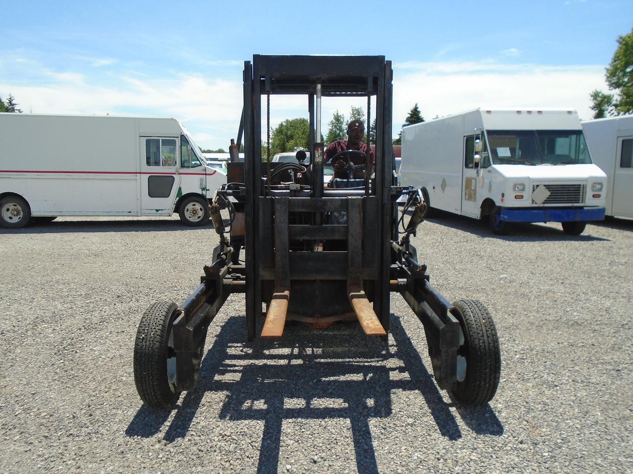 2010 Moffett HITCH HIKER 350 Forklift - Photo #1