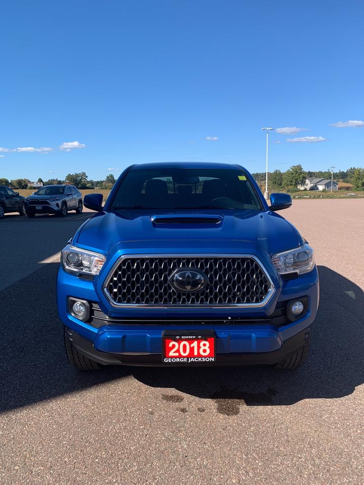 2018 Toyota Tacoma SR5 Photo