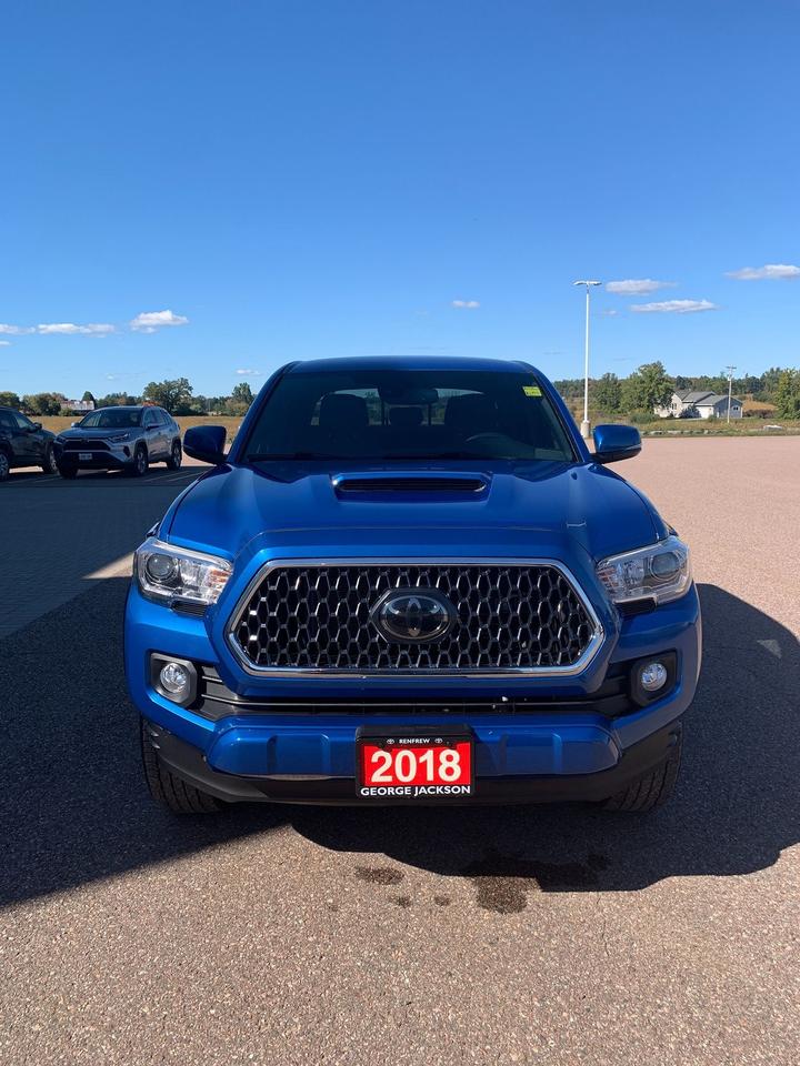 2018 Toyota Tacoma SR5 Photo