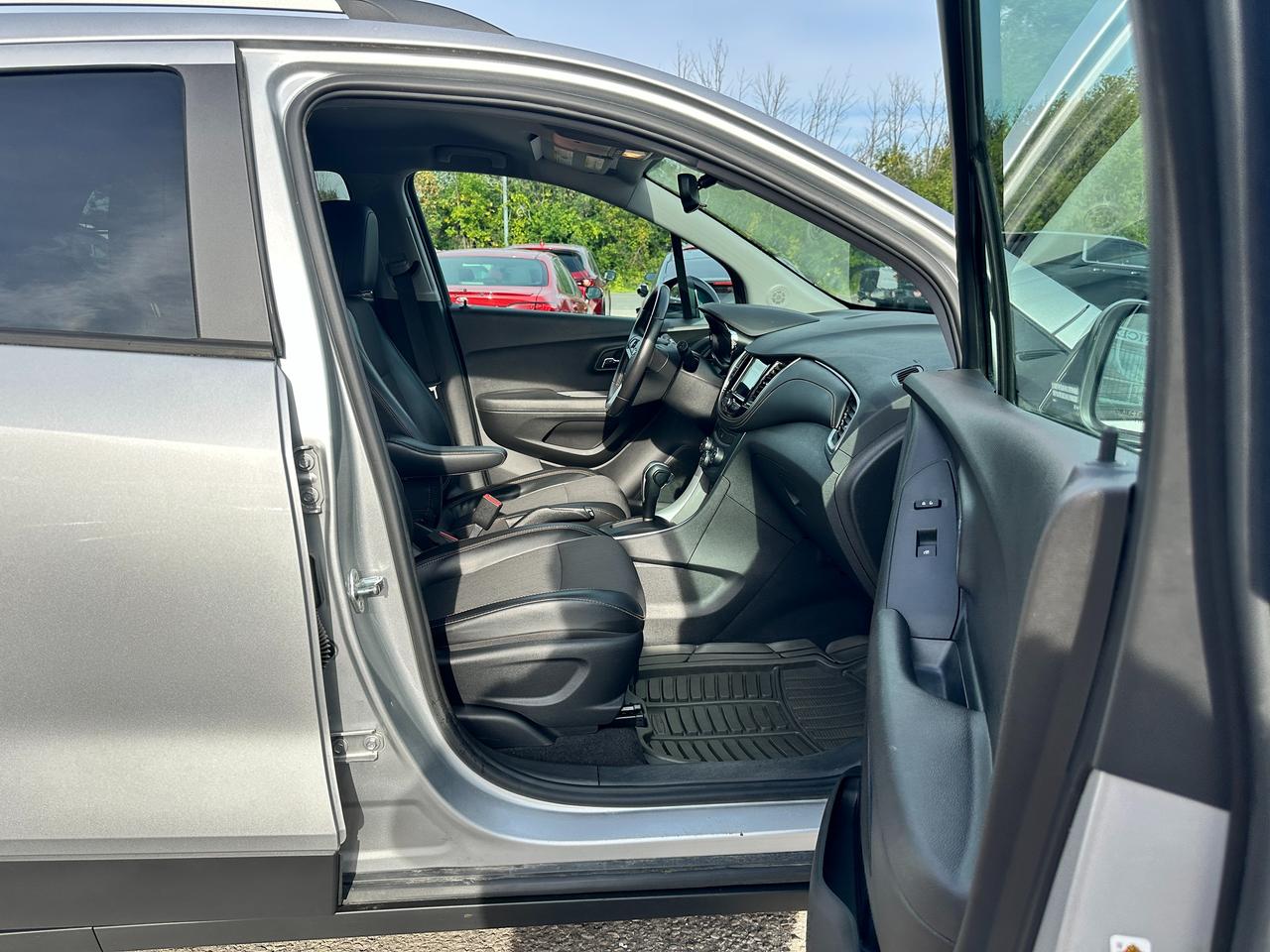2018 Chevrolet Trax LT AWD Cloth BackupCam XM Bluetooth RemoteStart AC Photo