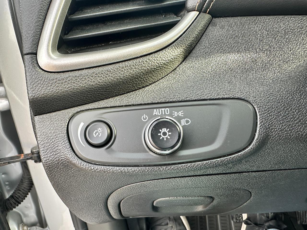 2018 Chevrolet Trax LT AWD Cloth BackupCam XM Bluetooth RemoteStart AC Photo
