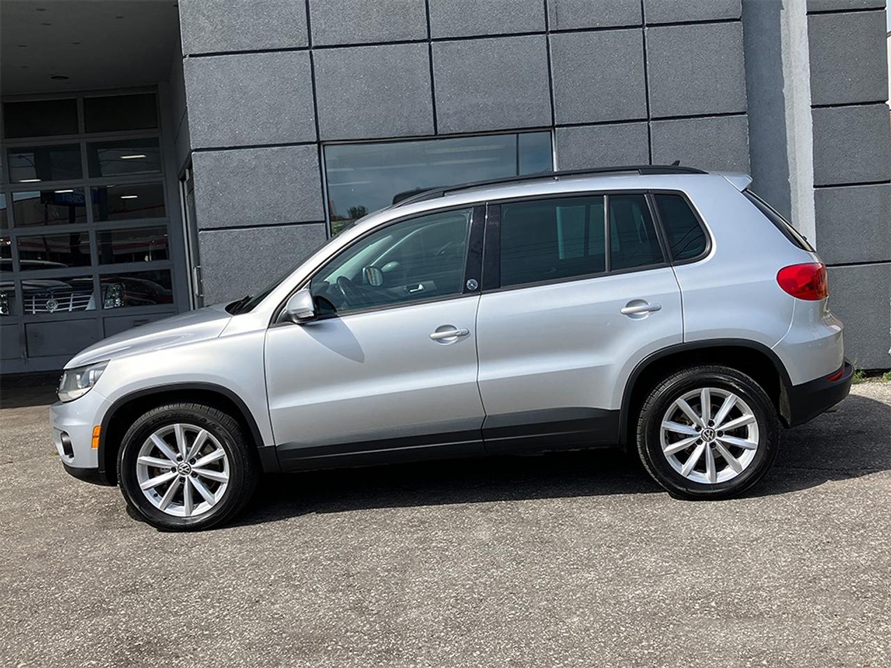 2017 Volkswagen Tiguan WOLSBURG|PANOROOF|ALLOY WHEELS Photo