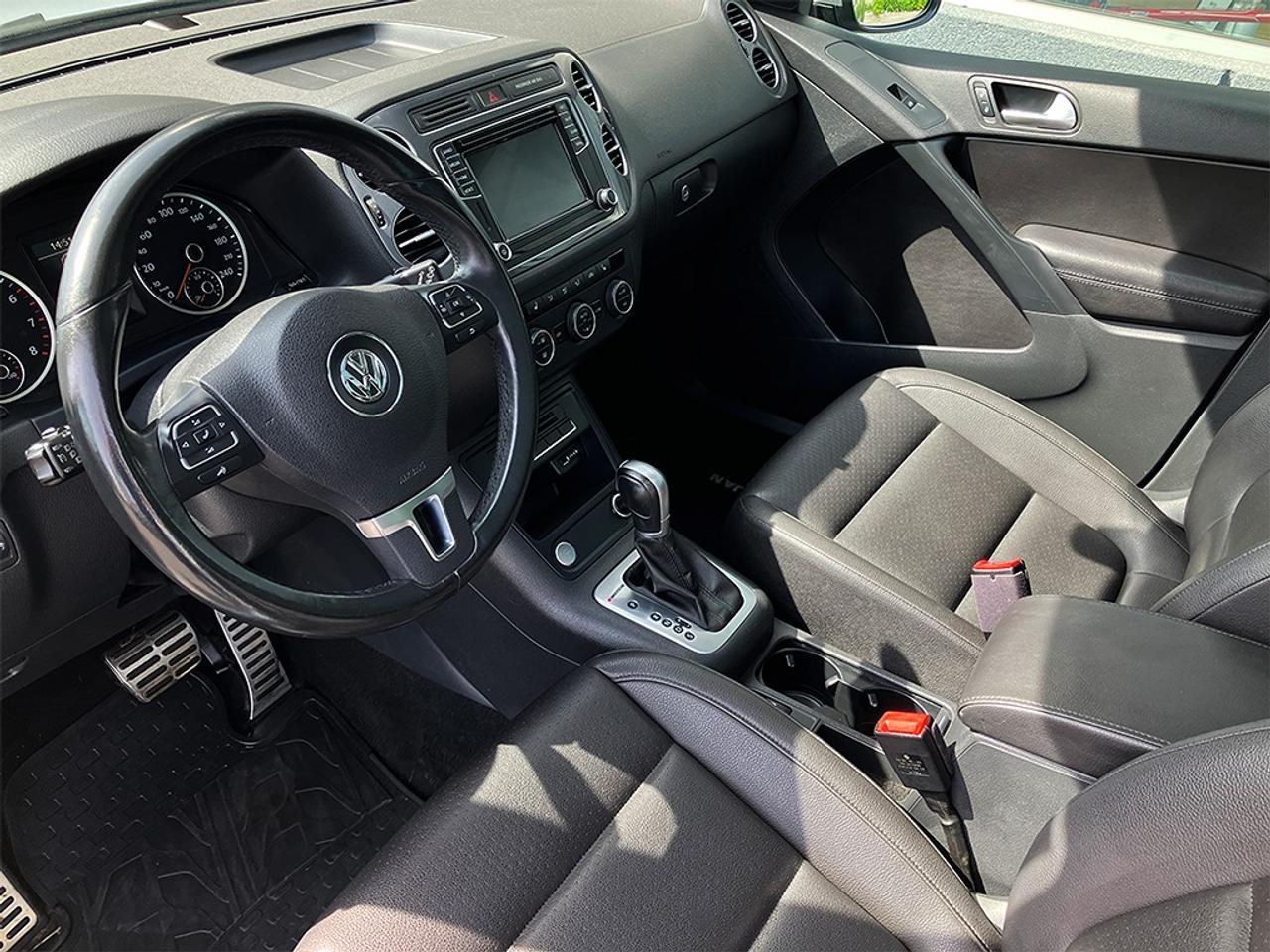 2017 Volkswagen Tiguan WOLSBURG|PANOROOF|ALLOY WHEELS Photo