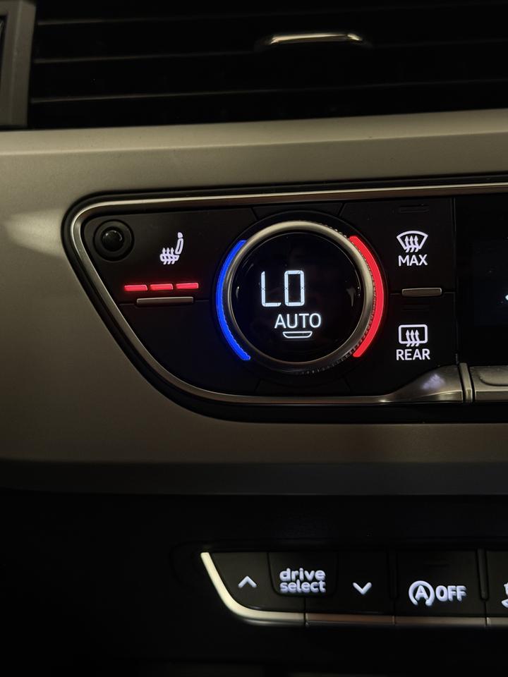 2023 Audi A4 KOMFORT | WIRELESS CARPLAY | SUNROOF | LEATHER INT Photo
